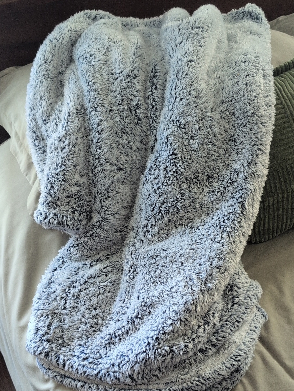 Plush Light Blue Faux Fur Throw Blanket - Cozy Home Bedding